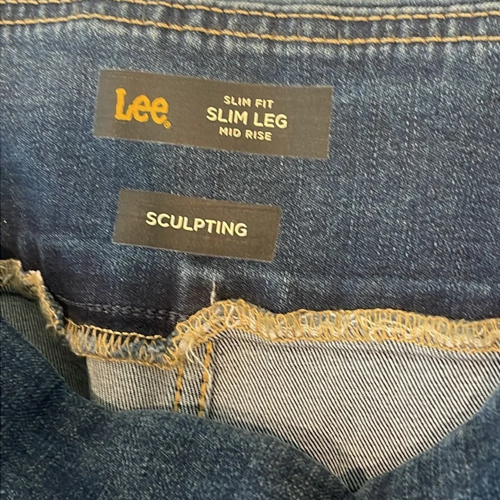 Lee | slim fit slim leg mid rise sculpting pull on jeans Sz 16 short